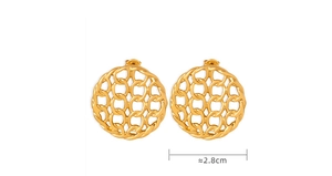 Detail of vintage hollow weave earrings in gold finish with 2.8cm diameter measurement