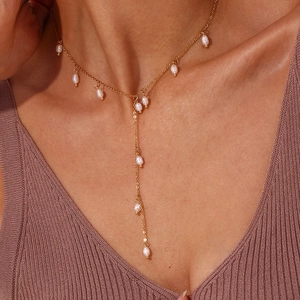 Collier en Y doré élégant avec glands en perles d'eau douce blanches pour femme