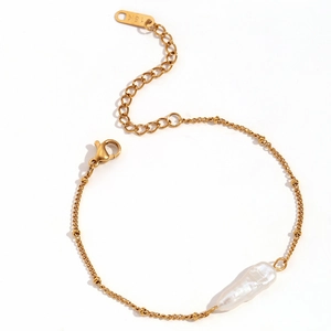 Elegant 18K gold-plated stainless steel bracelet featuring a baroque pearl pendant accessory