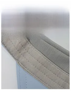 Detail des feuchtigkeitstransportierenden Schweißbandes an der Sonnenblende