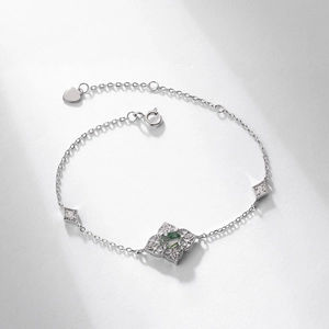 Bracciale in argento S925 con fiore in agata muschiata verde e ciondolo a cuore elegante