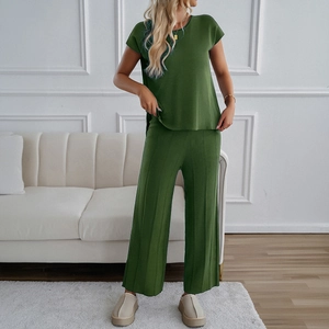 Grünes 2-Teiler Strick-Set für Damen mit Kurzarm-Oberteil und weiter Hose