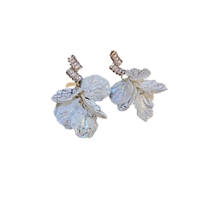Elegant floral shell earrings with sparkling zircons and pearl tassels in french style