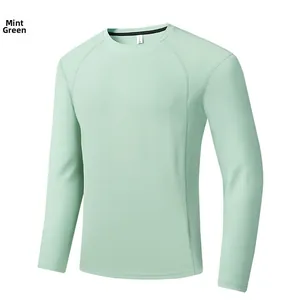 Détail d'un t-shirt à manches longues vert haricot avec manches raglan en tissu haute élasticité