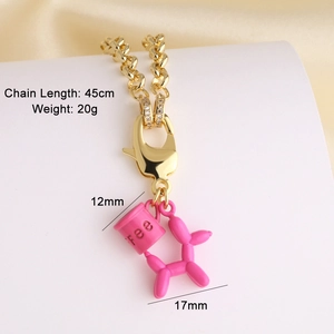 Détail de chaîne en or 18k avec pendentif tasse de café rose et chien ballon, 45cm
