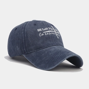 Dunkelblaue Baseballkappe mit weißem Aufdruck 'HE Left The 99 to rescue me' Design