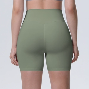 Vue arrière du short de yoga vert foncé avec coupe en V pour un effet liftant et coutures