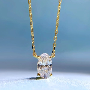 Collier avec pendentif en cristal ovale en argent S925 et finition dorée