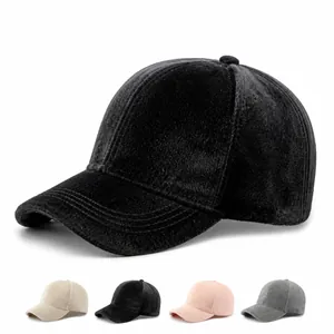 Minimalistische Plüsch-Baseballkappe für Damen in Schwarz und weiteren Farben