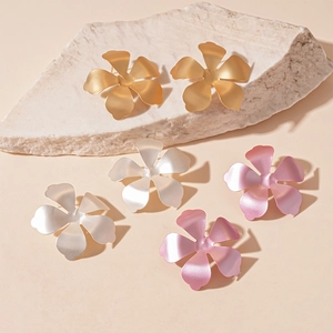 Minimalist matte flower earrings in gold silver and pink finish with metal petals