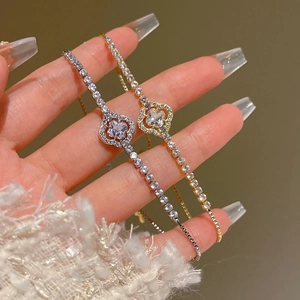 Adjustable four-leaf clover flower bracelet with sparkling zircon stones in gold and silver