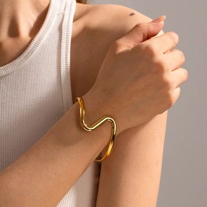 Minimalist S-Curve Wave Bangle 18K Gold Plated Stainless Steel Open Cuff Bracelet Geometric Jewelry For Women