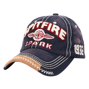 Détail de la broderie sur casquette vintage en coton avec lettrage SPARK et logo 1932