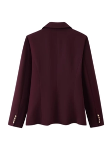 Vue arrière du blazer bordeaux avec coupe cintrée et boutons dorés aux manches
