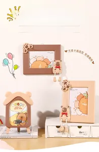 Nahaufnahme süßer Cartoon-Fotorahmen mit Teddybär-Anhängern und Ballondetails