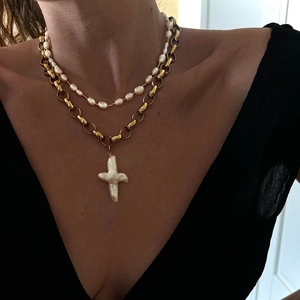 Vintage Baroque Artificial Pearl Cross Pendant Necklace Gold Plated Copper Beaded Chain Elegant Jewelry For Women