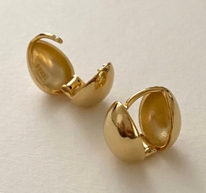 Macro shot of S925 sterling silver golden dome huggie earrings showing the hinge detail