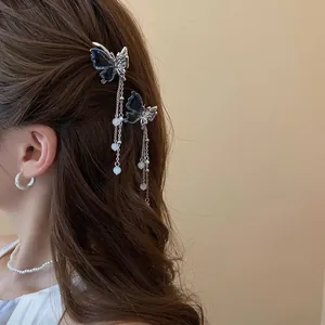 Pince à cheveux papillon translucide avec longues pampilles et perles