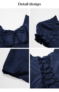 Detail-Design mit gerafftem Ausschnitt und Schnürung am Rücken dieses dunkelblauen Kleides