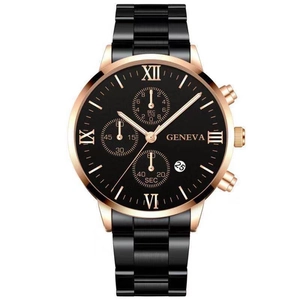 Détail de montre en acier noir et or rose avec sous-cadrans et guichet de date circulaire