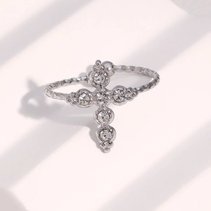 Bague ouverte vintage en acier inoxydable avec croix en zircon et anneau torsadé