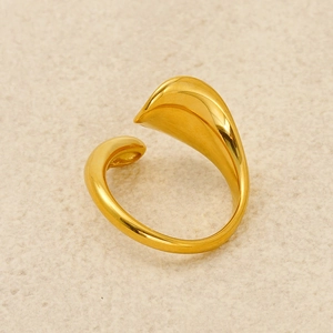 Minimalist 18k gold plated stainless steel open ring with organic petal design