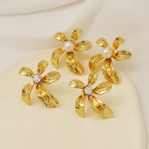 Boucles D Oreilles Fleur Plaqué Or 18K Acier Inoxydable Avec Künstliche Perle Zircon Bijoux Mode Élégants Pour Femmes