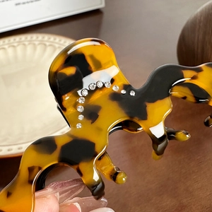 Tortoiseshell acetate wave hair claw clip with rhinestone inlay for women hair styling