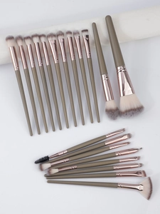 Detail showing a 21-piece professional makeup brush set with rose gold ferrules and soft bristles