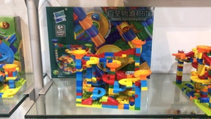 Detail view of 344PCS marble run building blocks packaging for ages 6 and up