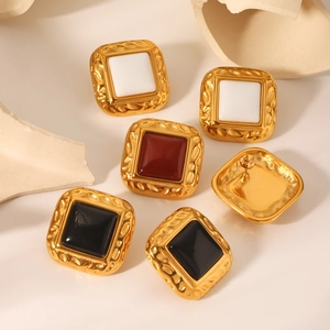 Boucles d'oreilles carrées vintage en or martelé avec agate noire, blanche et rouge