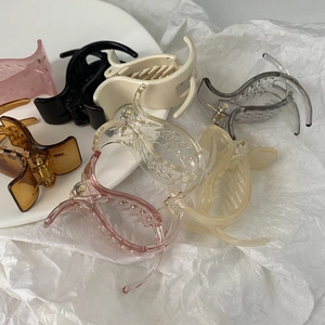 Assorted colors of 5cm Korean style hair claw clips displayed on a white plate