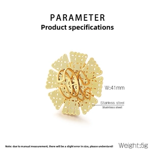 Détail d'une bague fleur dorée multicouche de 41mm en acier inoxydable avec dimensions