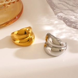 Minimalist wide glossy stainless steel rings in gold and silver with fluid design