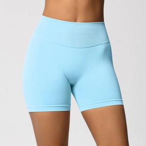 Détail du short de yoga sans couture bleu clair à taille haute et ceinture côtelée
