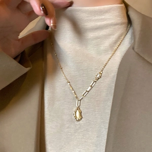Bamboo style oval pendant necklace with asymmetric gold chain for women wear