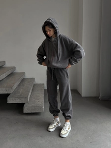 Tuta sportiva in pile grigio scuro da donna con felpa con cappuccio e pantaloni