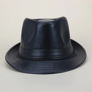 Klassischer schwarzer Fedora-Hut aus Kunstleder mit verstärkten Nähten an der Krempe