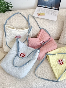 Grand Sac Fourre-Tout Matelassé En Cœur Pour Femmes Bandoulière Contrastée Coton Polyester Sac À Épaule