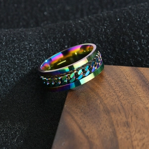 Macro shot of a rainbow spinner ring featuring a rotatable cuban chain in punk style