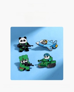 Détail du lot de badges panda militaires mignons avec chars et avions de chasse