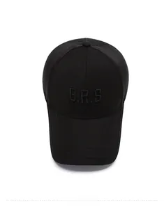 Draufsicht auf eine schwarze Baseballkappe mit B.R.S COLLECTION Stickerei und Schirm