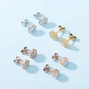 Elegante geometrische Titanstahl-Ohrstecker mit vollem Zirkonia-Inlay in Gold und Silber