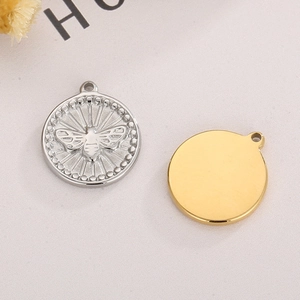 Polished stainless steel bee pattern round pendants in silver and gold finishes