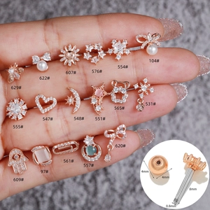 Pendientes de circonita en oro rosa con diseños de corazón, luna y mariposa elegantes