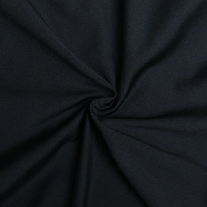 Dettaglio macro del tessuto a maglia nero con trama elastica e morbido motivo a coste