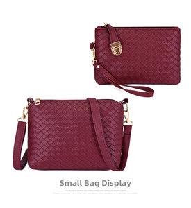 Détail du sac bandoulière et pochette en similicuir bordeaux tressé avec boucle dorée