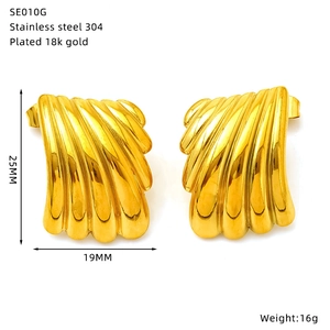 Détail des boucles d'oreilles plume en acier doré 25mm avec les dimensions précises