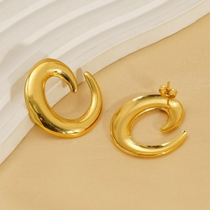 Irregular C-shaped gold titanium steel stud earrings with minimalist spiral design