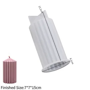 Dettaglio dello stampo in silicone per candele a righe, misura finita 7x7x15cm
